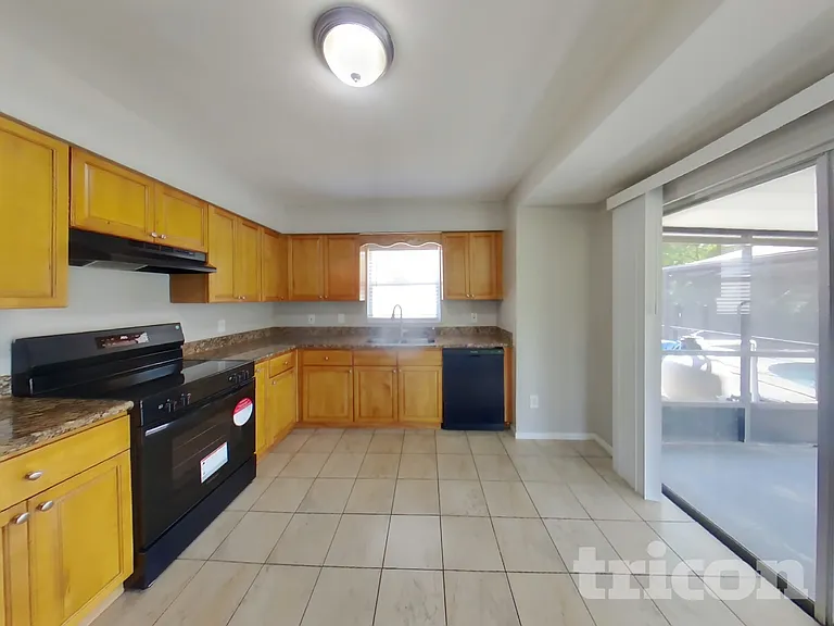 1020 Red Oak Cir — Photo 5