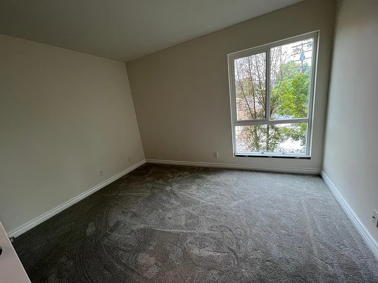 Guest bedroom.