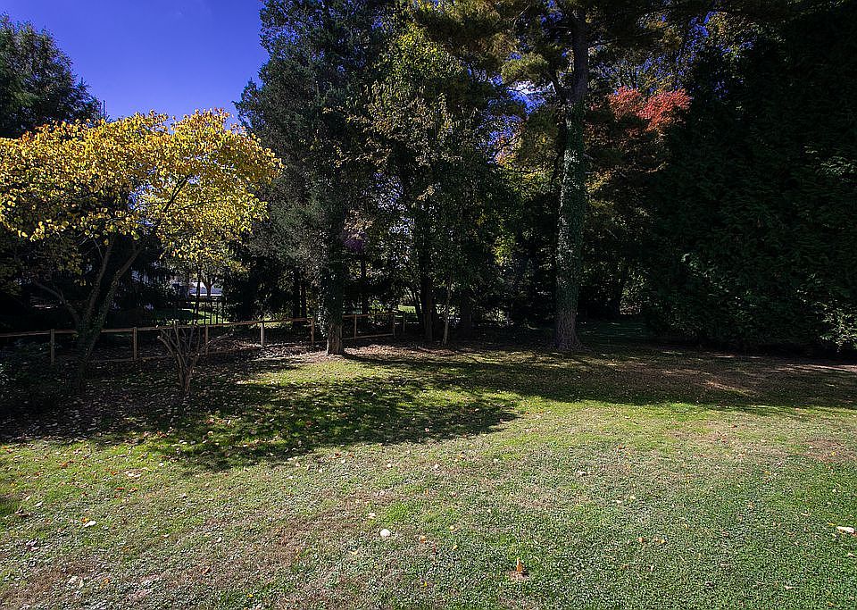 2nd image of 10507 Oak Pl