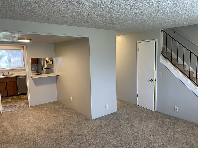 210 W Pacific Ave — Photo 3