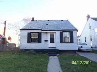 20213 Elkhart St, Harper Woods, MI 48225