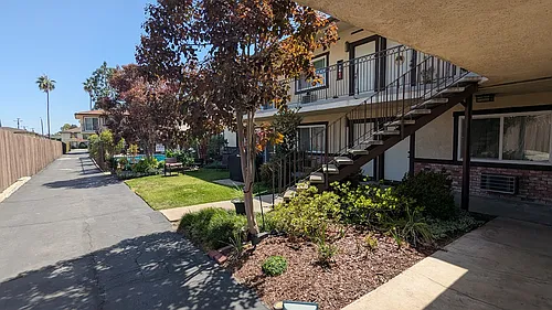 943 Fairview Ave Photo 1