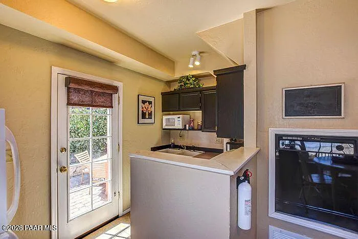325 E Union St — Photo 13