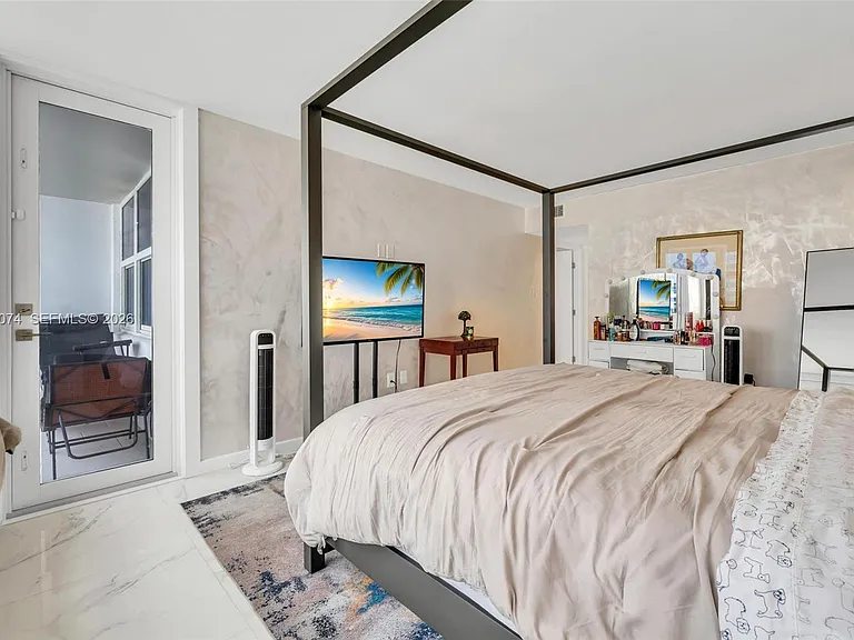 18071 Biscayne Blvd #901 — Photo 31