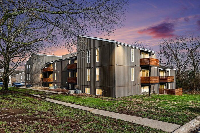 1st image of 605 Meadowbrook APT 304