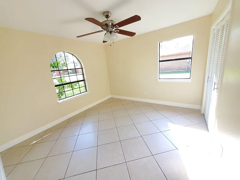 901 Tesoro Ave — Photo 17