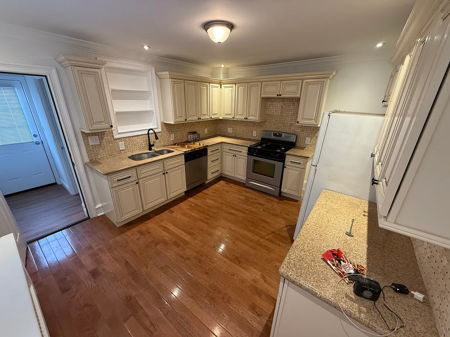 5 bed, 1600 sqft, $2,495 — Photo 3