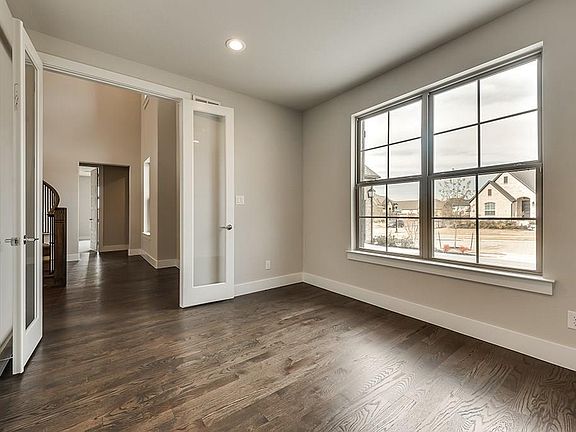3rd image of 105 Driscoll Ln