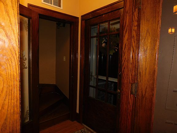3rd image of 525 Lakeshore Dr