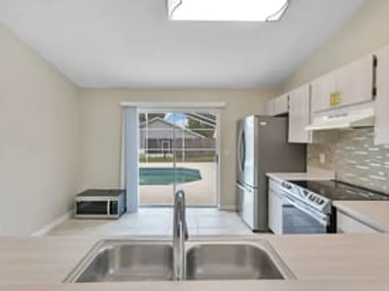 8821 Parliament Ct — Photo 5
