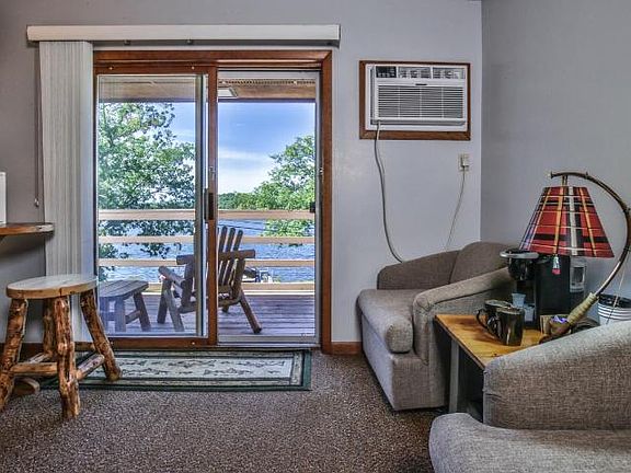 4th image of 8616 Lakeview Dr #7