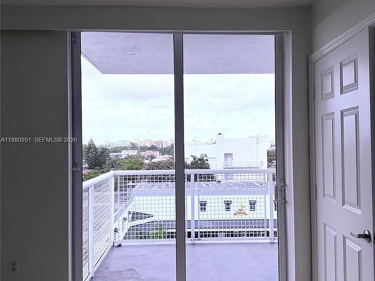 900 SW 8th St #604 — Photo 16