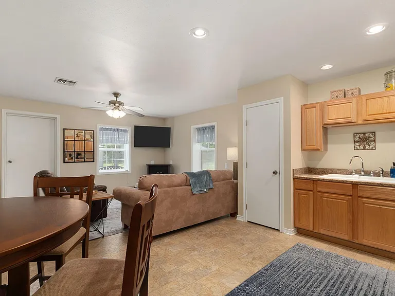 1072 Papenberg Ln — Photo 12