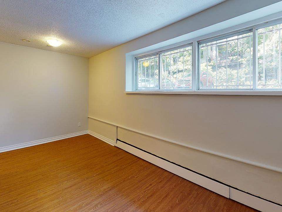 2nd image of 180 Beausoleil Dr