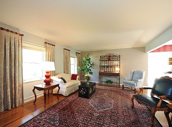 2nd image of 551 Woodvale Ave