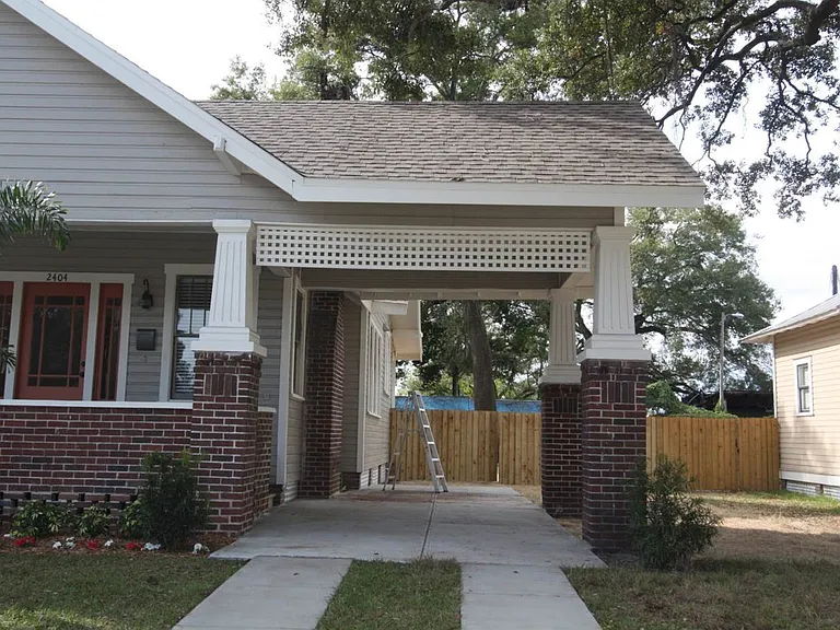 2404 N Morgan St — Photo 2