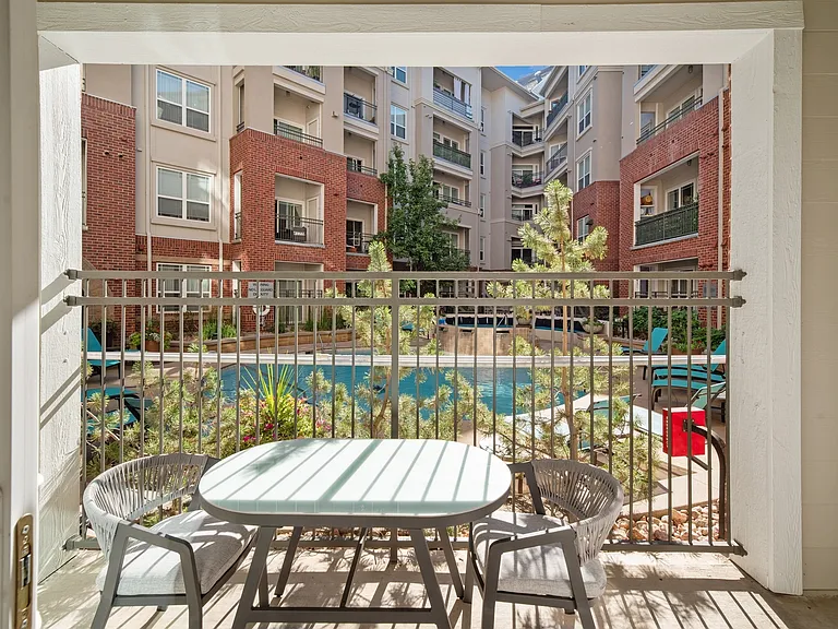ParkAvenue_interior_patio