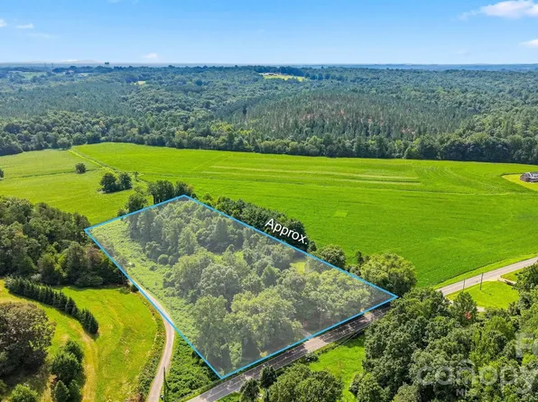 2588 Old Shelby Rd, Hickory, NC 28602