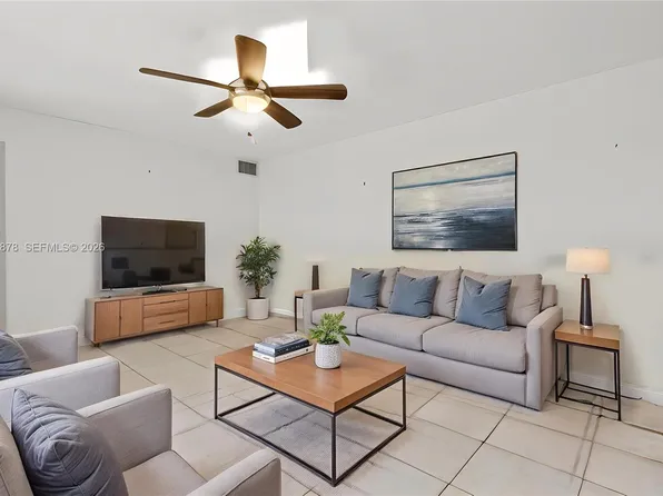 1530 W Harmony Lake Cir, Davie, FL 33324