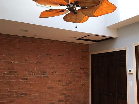 5th image of 831 Chapel St APT 4