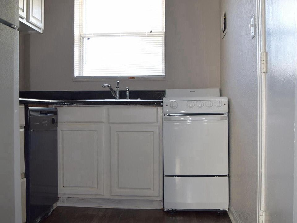 1st image of 1541 16th St N #205