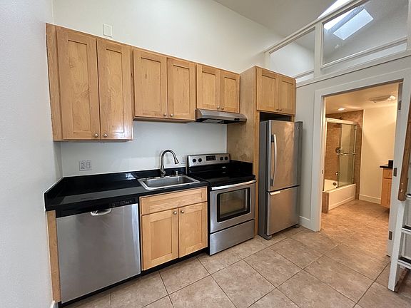 4th image of 1168 College Ave