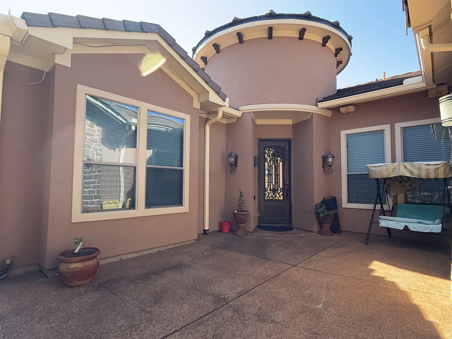 3 bed, 2257 sqft, $2,700 — Photo 2