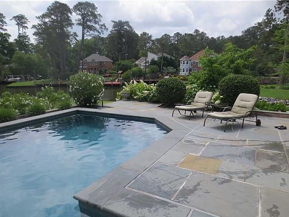 3rd image of 808 Oriole Dr