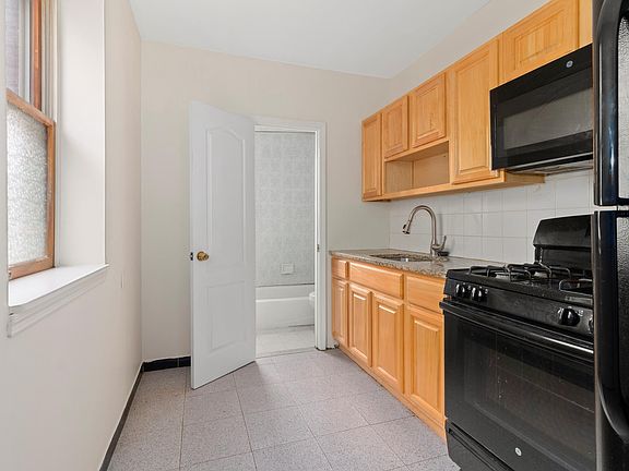 4th image of 21 Bay 14th St #2L