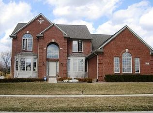 116 Scarborough Ln, Rochester Hills, MI 48306