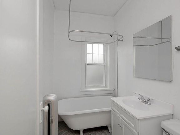 5th image of 4605 N Lincoln Ave