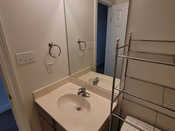 4th image of 645 E 22nd Ave