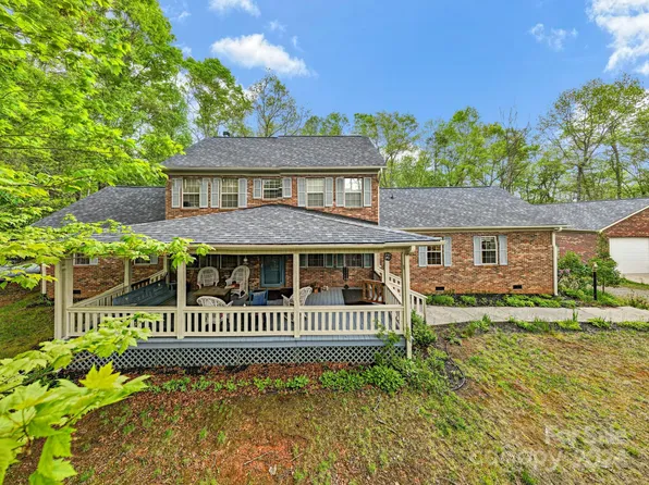 1886 Tanasee Gap Rd, Balsam Grove, NC 28708