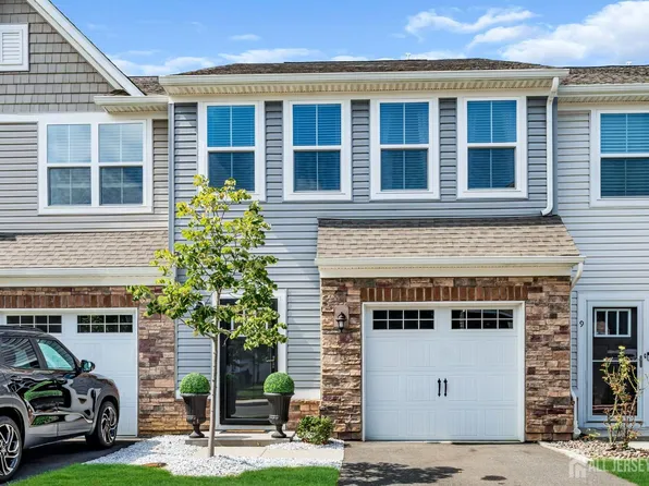 8 Athens Way, Cliffwood, NJ 07721