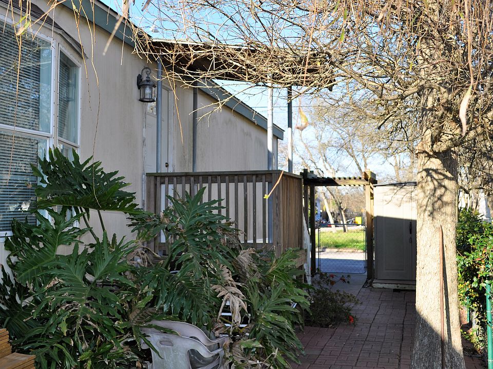 1st image of 2418 Bay Oaks Harbor Dr