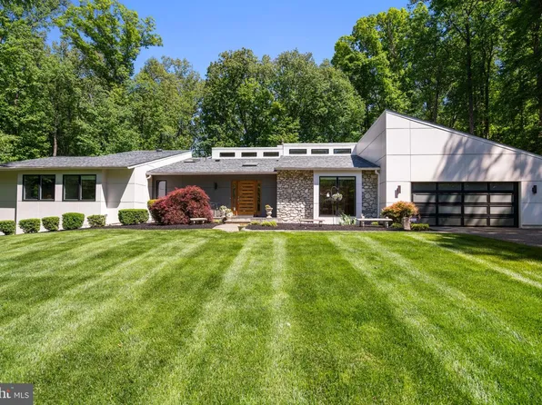 6825 Capri Pl, Bethesda, MD 20817