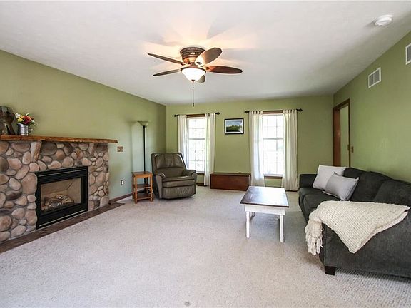 3rd image of 180 Gary Dr