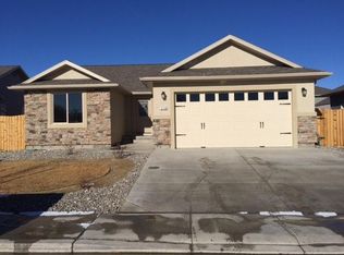 318 Laurel Ln, Fernley, NV 89408