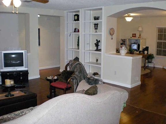 4th image of 317 Waterford Oaks Dr