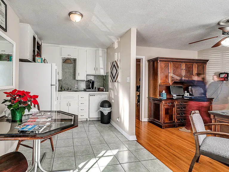 The Vintage Apartments — Photo 12