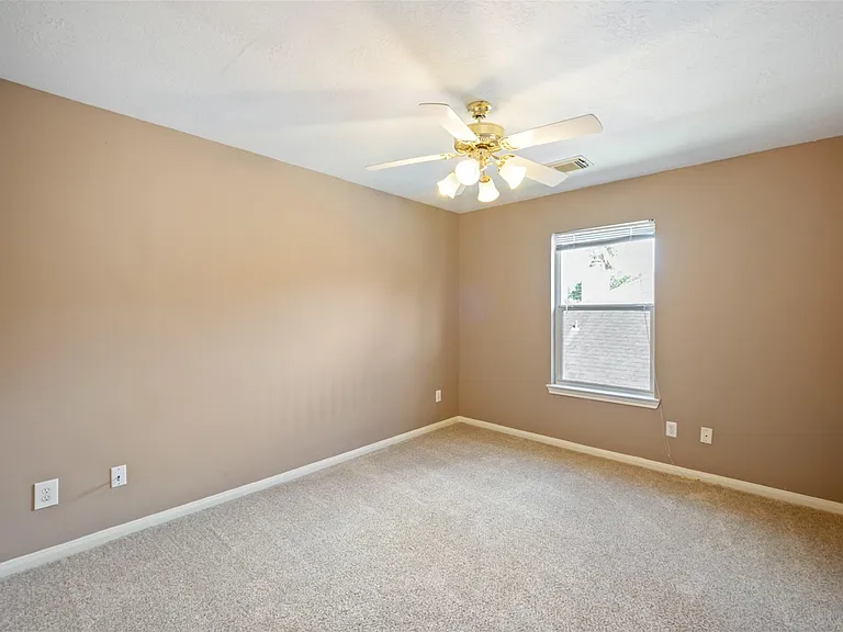 406 Stockbridge Ln — Photo 28