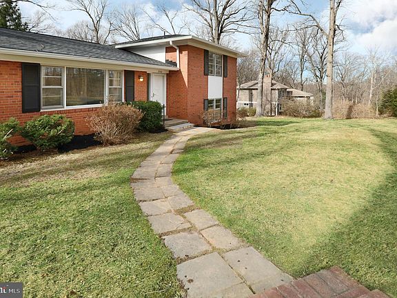 3rd image of 3732 SE Morningside Dr