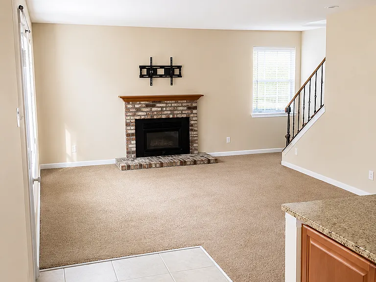 1221 Hillview Dr — Photo 5