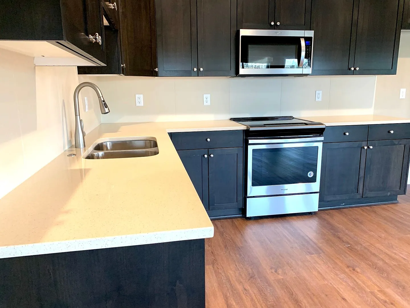 New Townhome On Willamette River — Photo 2
