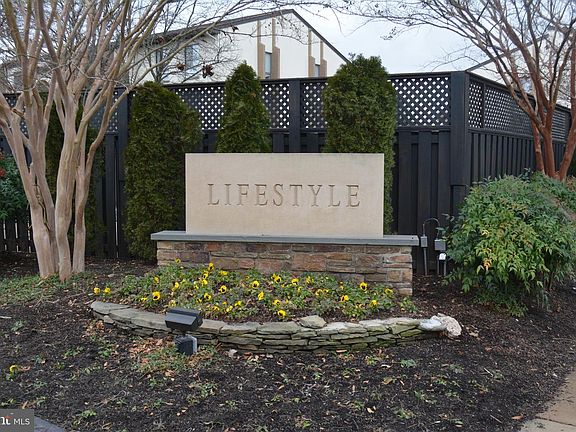 4th image of 605 Center St APT 102