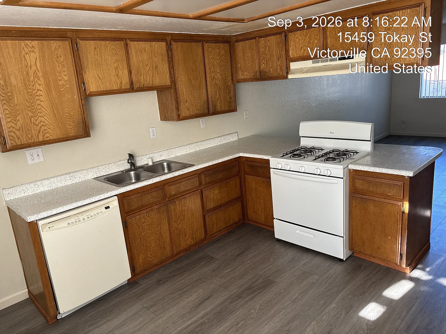 2 bed, 1.5 bath, 985 sqft, $1,685 — Photo 2