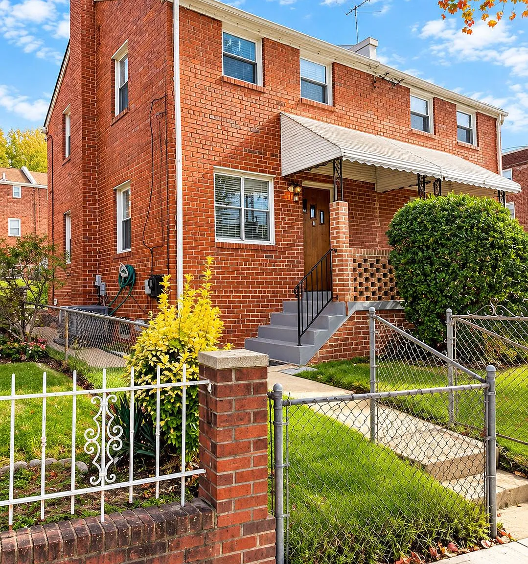 2 bed, 2.0 bath, $2,450 — Photo 1
