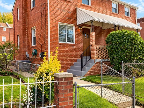 374 Chaplin St SE, Washington, DC 20019