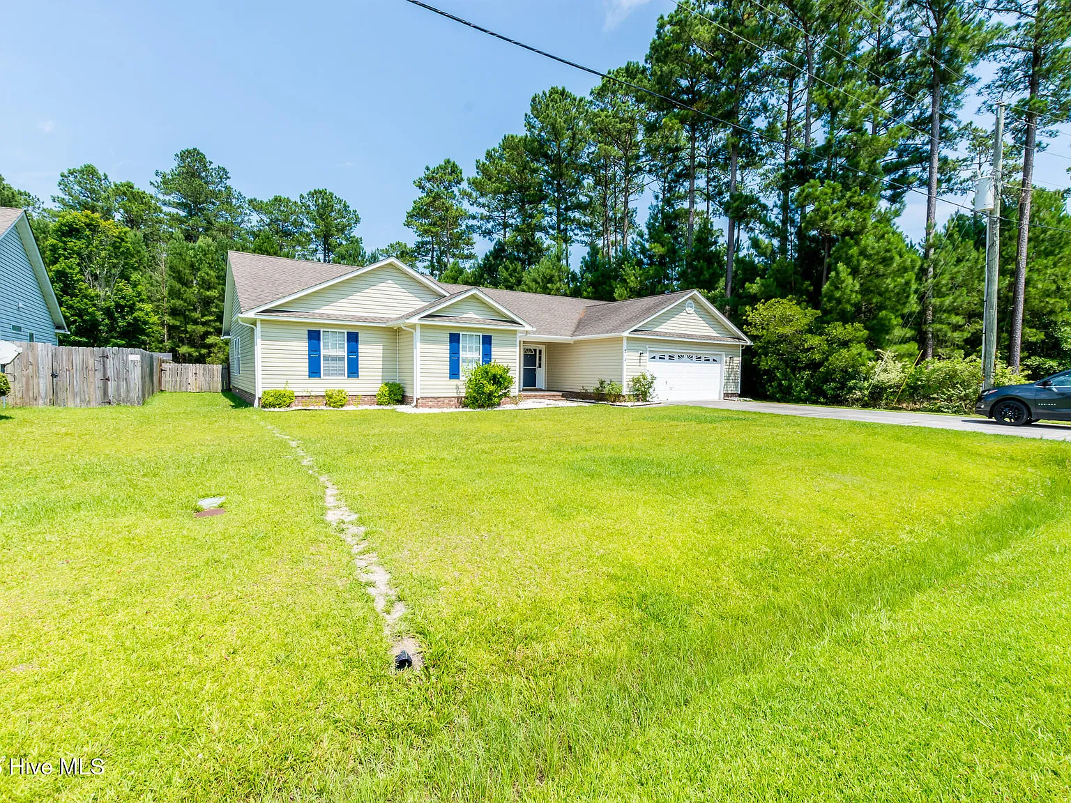 3 bed, 2.0 bath, 2060 sqft, $1,925 — Photo 2