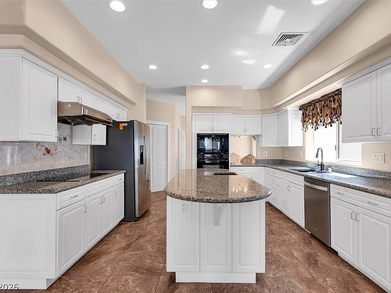 7956 Marbella Cir — Photo 5